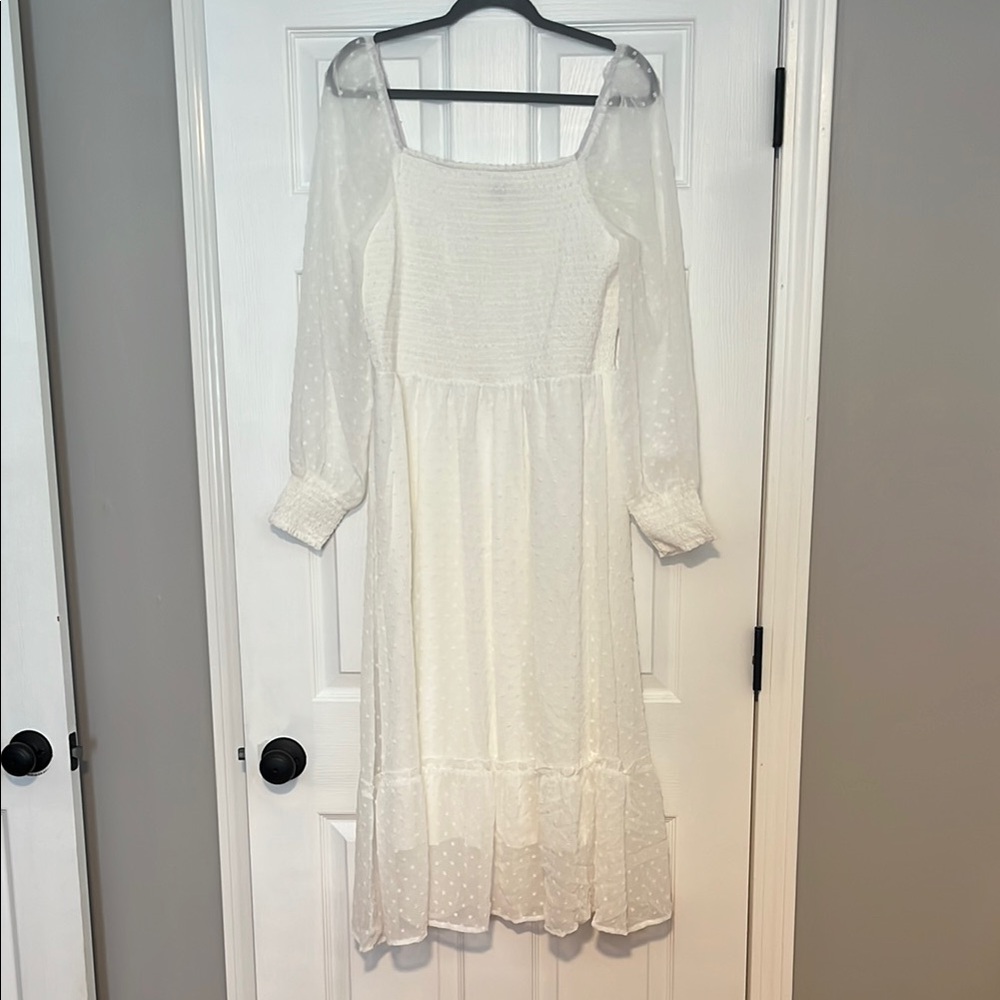 Elegant White Long Sleeve Dress